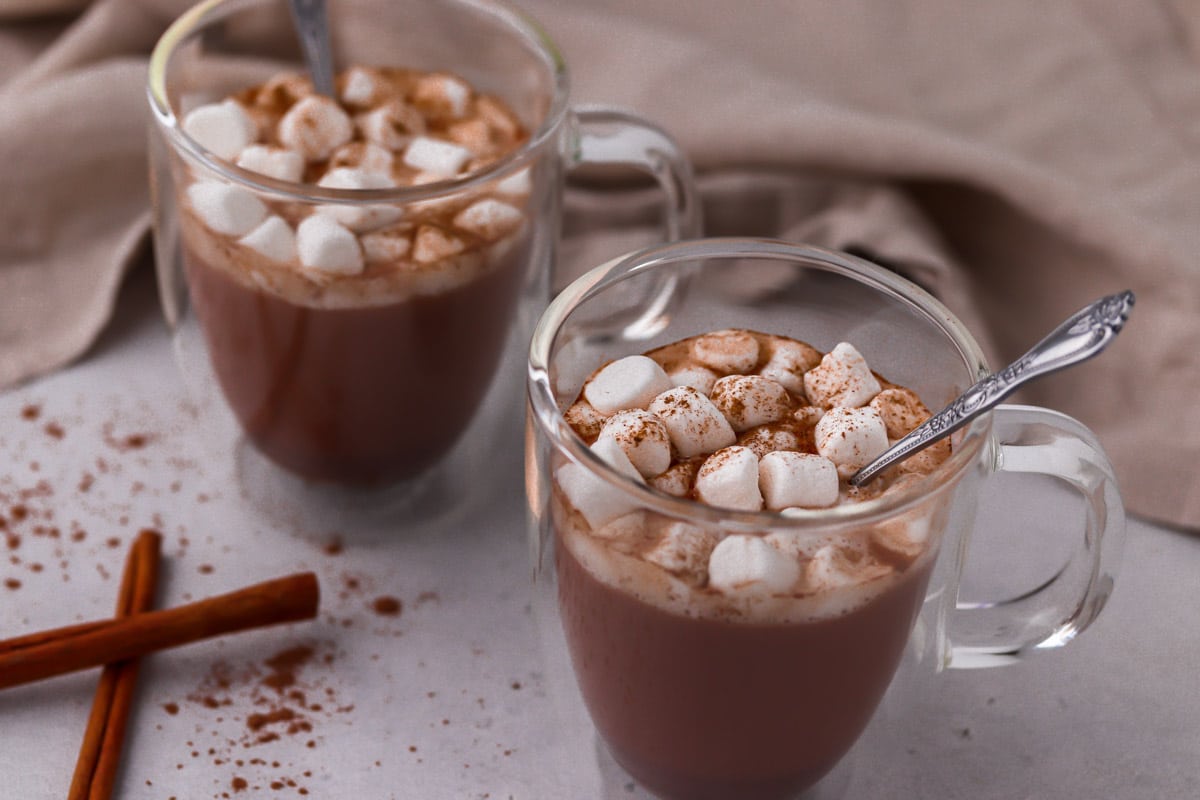 mugs of cacao powder hot chocolate